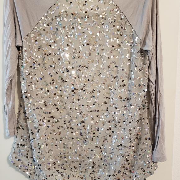 EUC Sz.M, Silver Sequined top, I believe it says Ludi? Excellent condition! - Picture 2 of 5